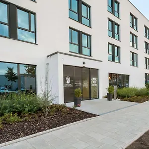 Super 8 By Wyndham Munich City North Отель
